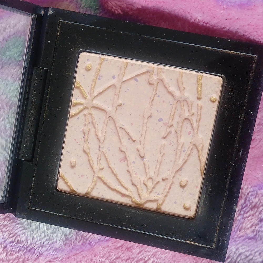 MAC In The Abstract Highlighter - Picture 3 of 7